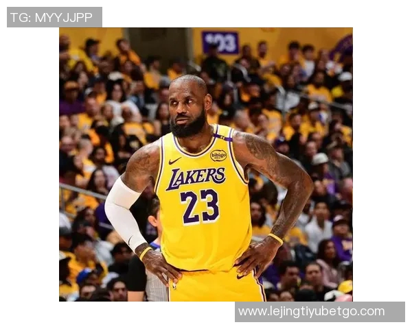 詹姆斯强调灵活调整打法是球员适应球队的重要生存智慧